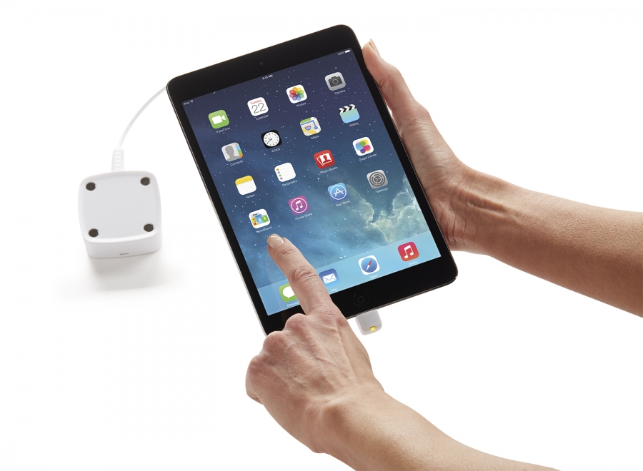 Khách hàng trải nghiệm máy tính bảng Ipad