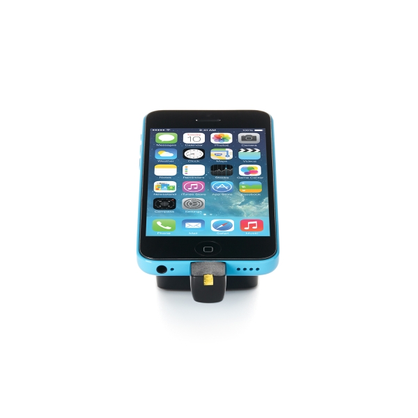 Thiết bị bảo vệ điện thoại Iphone trưng bày lắp đặt trên bàn trải nghiệm